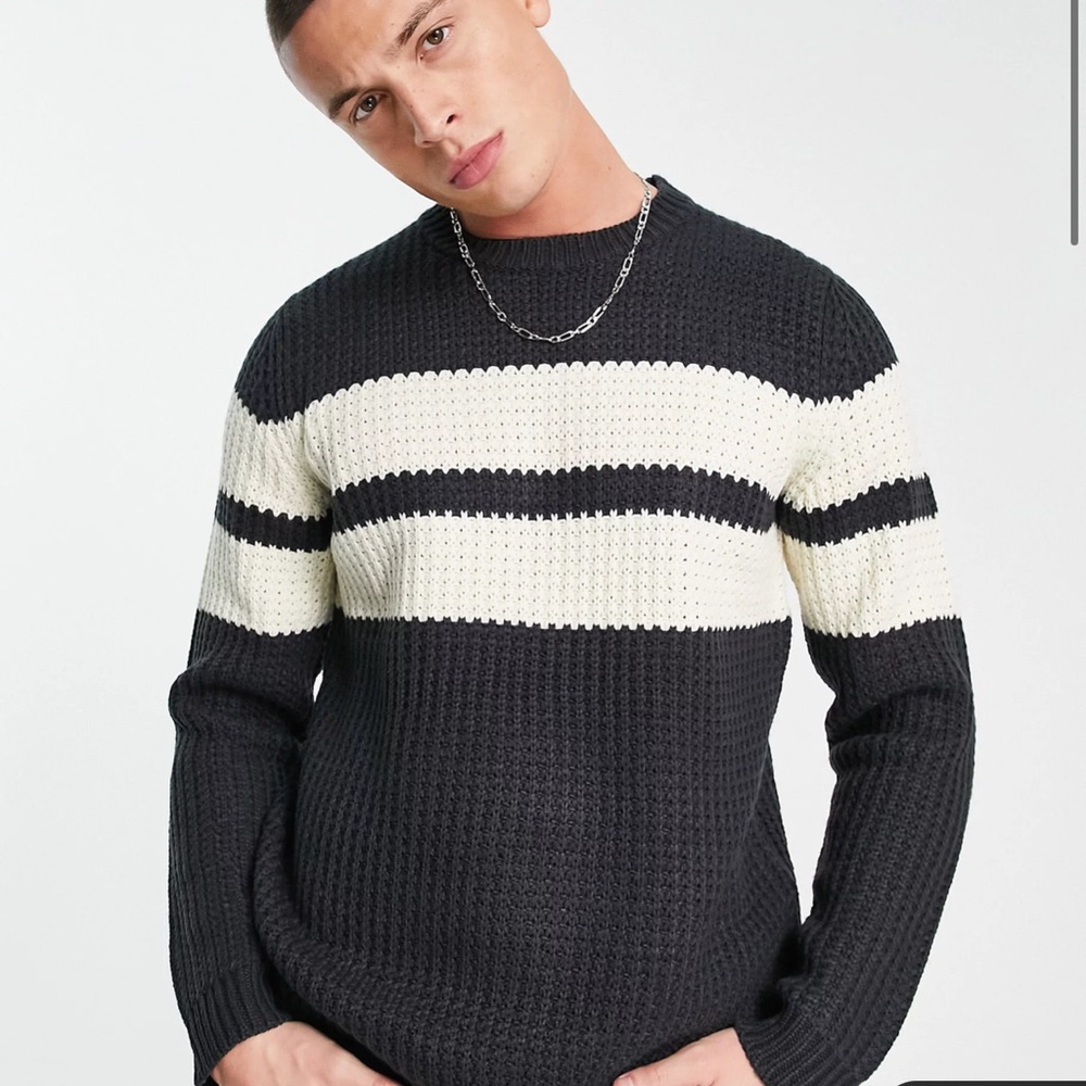 Only & Sons chunky textured knitted sweater with
contrast stripe in navy